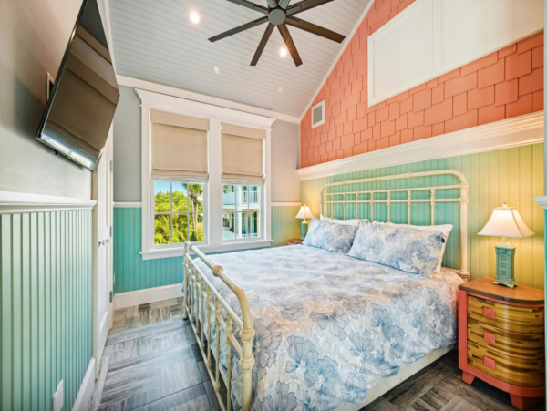 Duplex off Gulf Drive and 76th within walking distance to the beach